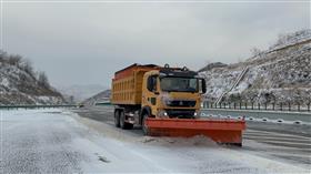 西达工区雪后迅速行动，铲雪除冰护安全