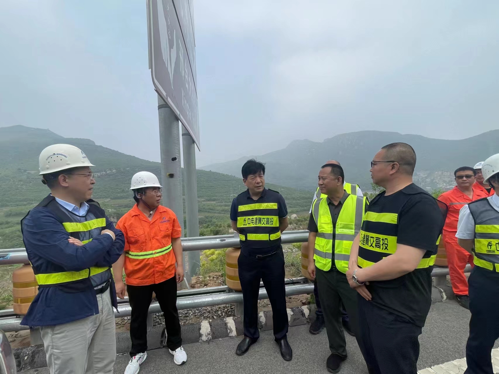 王瑞华一行图片001.jpg 王瑞华一行图片001.jpg