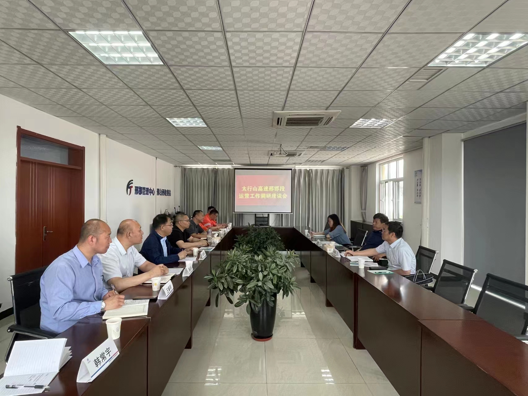 王瑞华一行图片002.jpg 王瑞华一行图片002.jpg