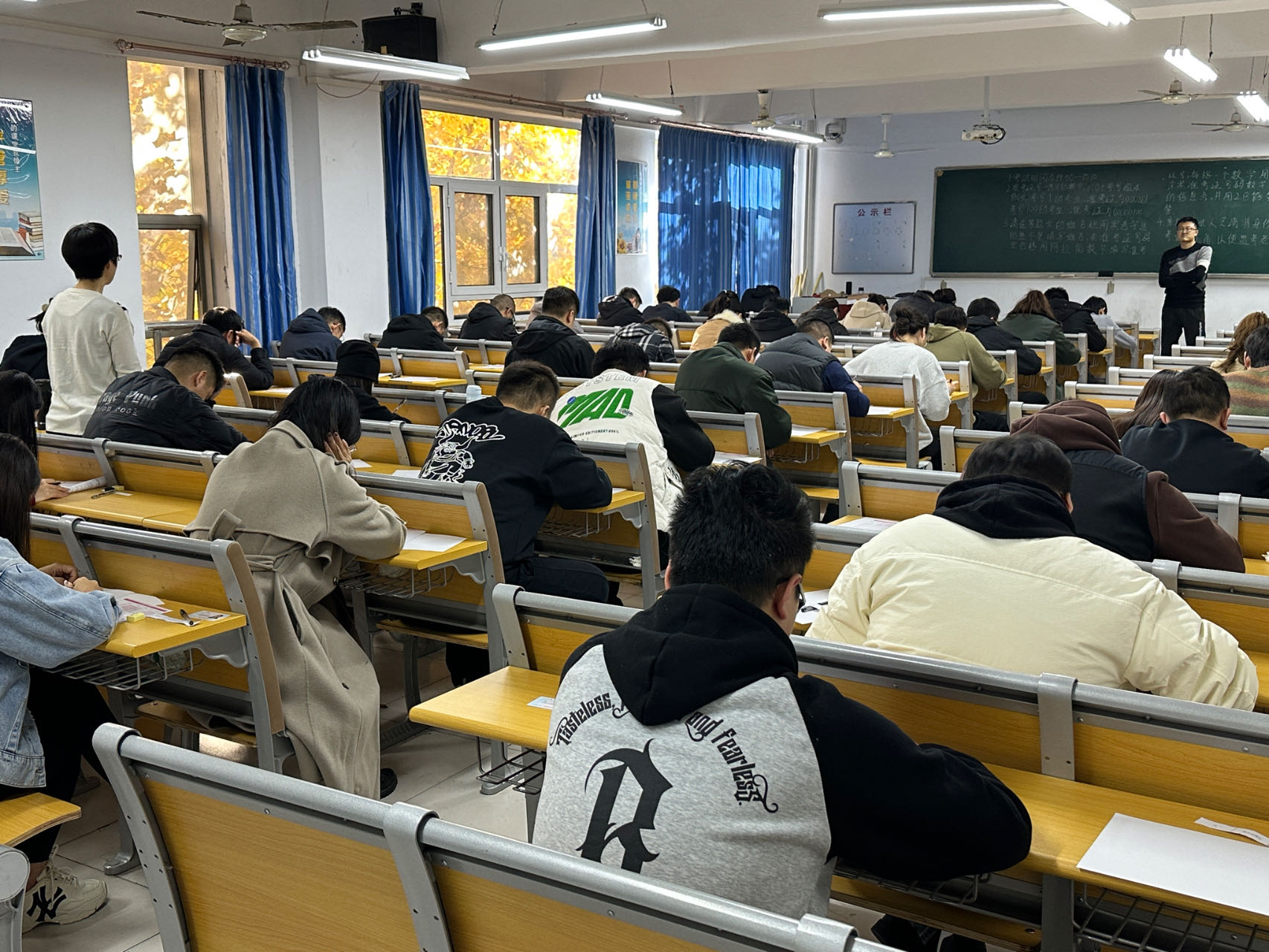 C:\Users\Administrator\Desktop\微信图片_20231122170848.jpg