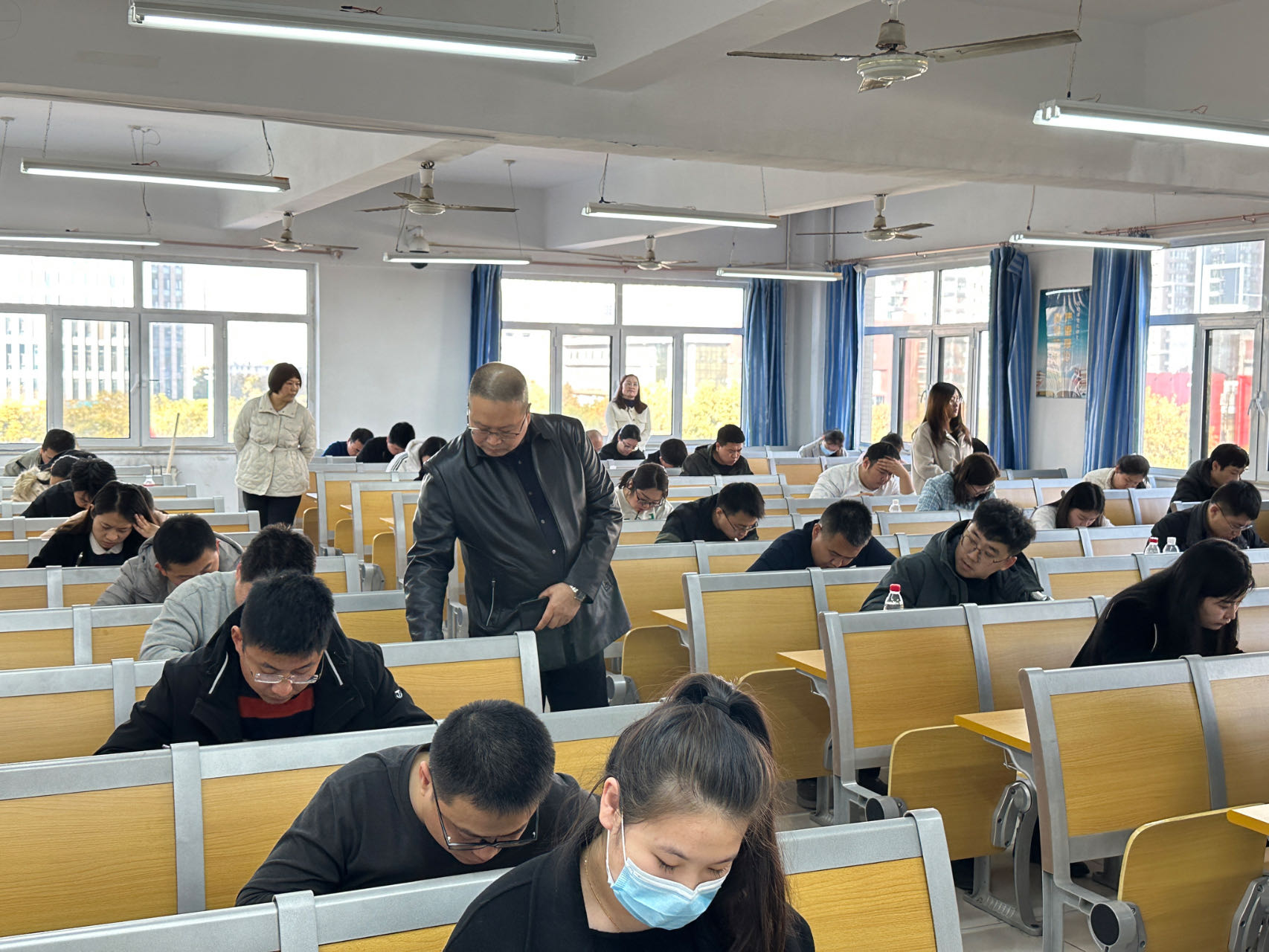 C:\Users\Administrator\Desktop\微信图片_20231122170842.jpg
